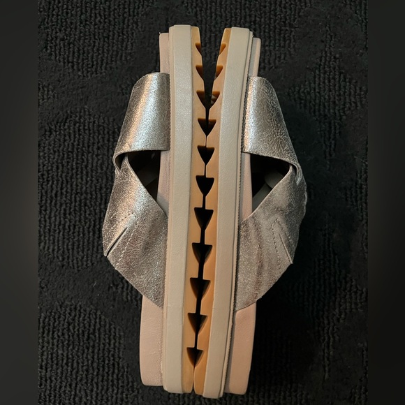 Sorel gold sandals - Picture 11 of 12